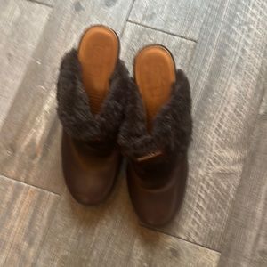 K
Hunter, size 7.5 Dark brown, faux fur heeled mules;